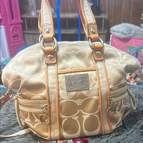 Coach poppy tartan Cream Shoulder Bag with Signature Style - Picture 1 of 7